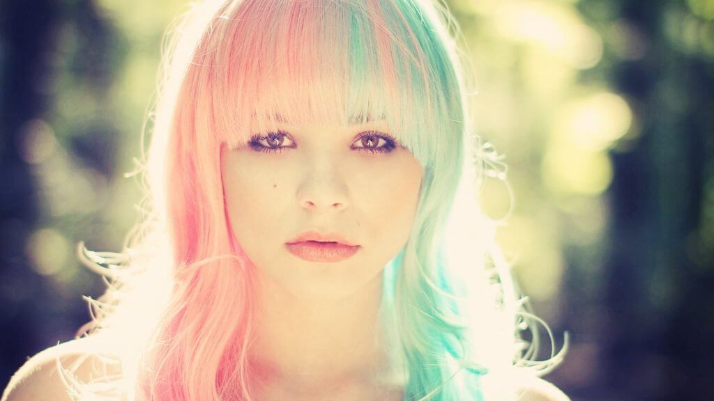 blondepaintwigfaceeyessunsadnessgirls